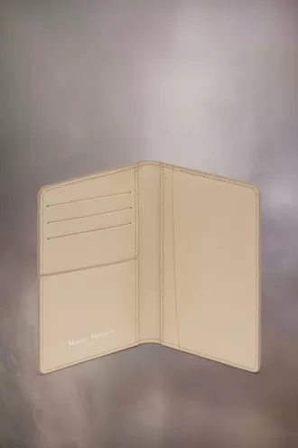 Tarjetero de cuatro puntadas