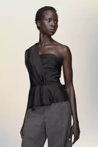 Top drapeado asimétrico