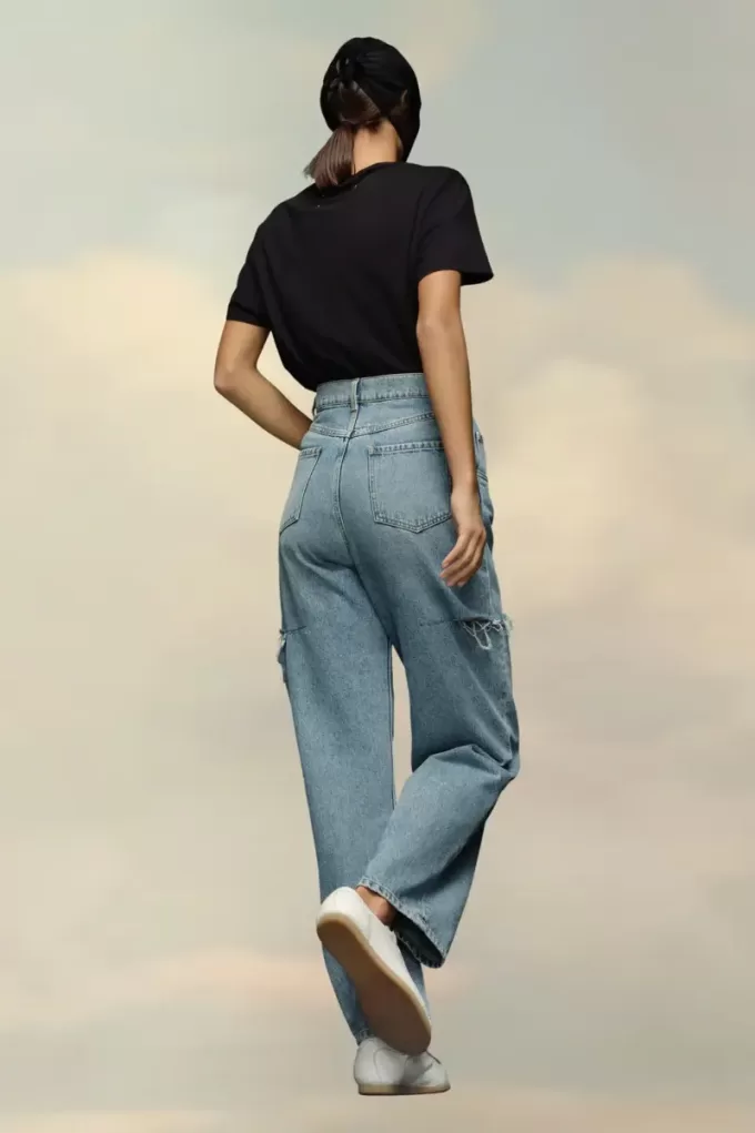 Vaqueros de mezclilla con detalles de corte Vaqueros de mezclilla con detalles de corte