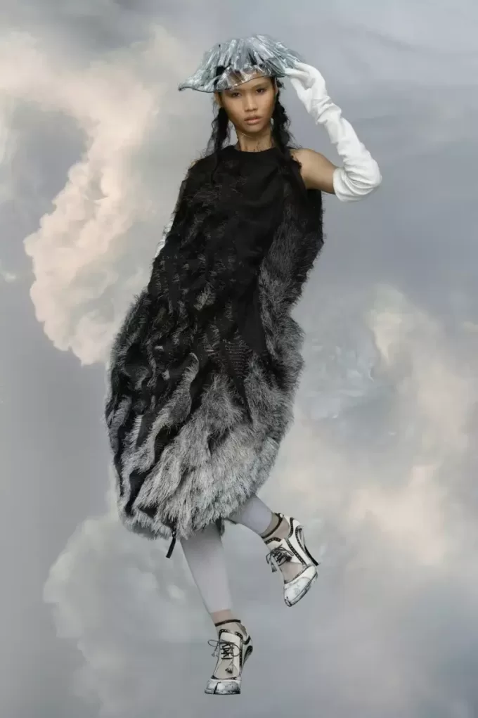 Vestido con flecos bordados