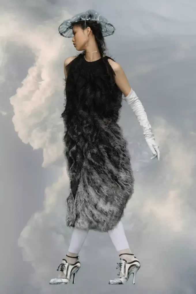 Vestido con flecos bordados