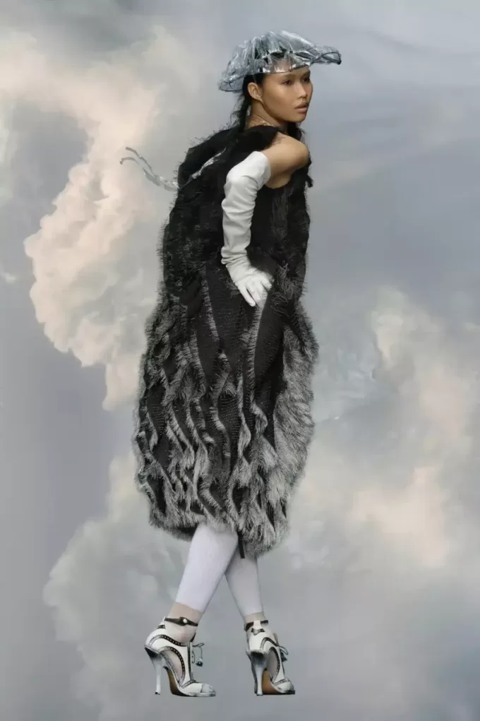 Vestido con flecos bordados