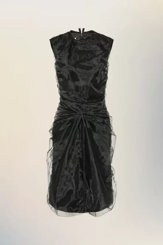 Vestido de organza fruncida