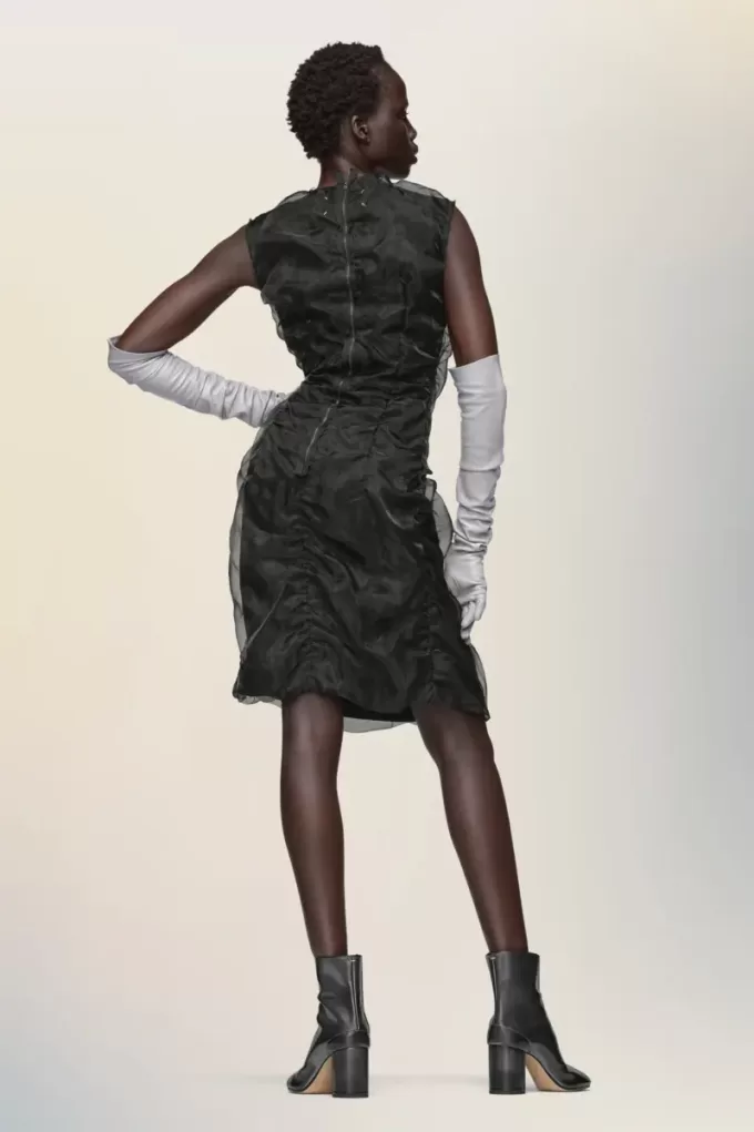 Vestido de organza fruncida