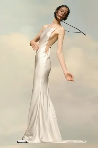 Vestido de satén martillado de Maison Margiela Vestido de satén martillado de Maison Margiela