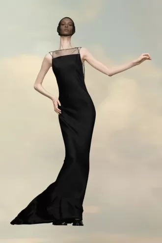 Vestido de satén martillado de Maison Margiela Vestido de satén martillado de Maison Margiela