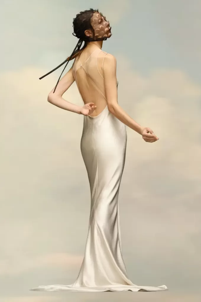 Vestido de satén martillado de Maison Margiela