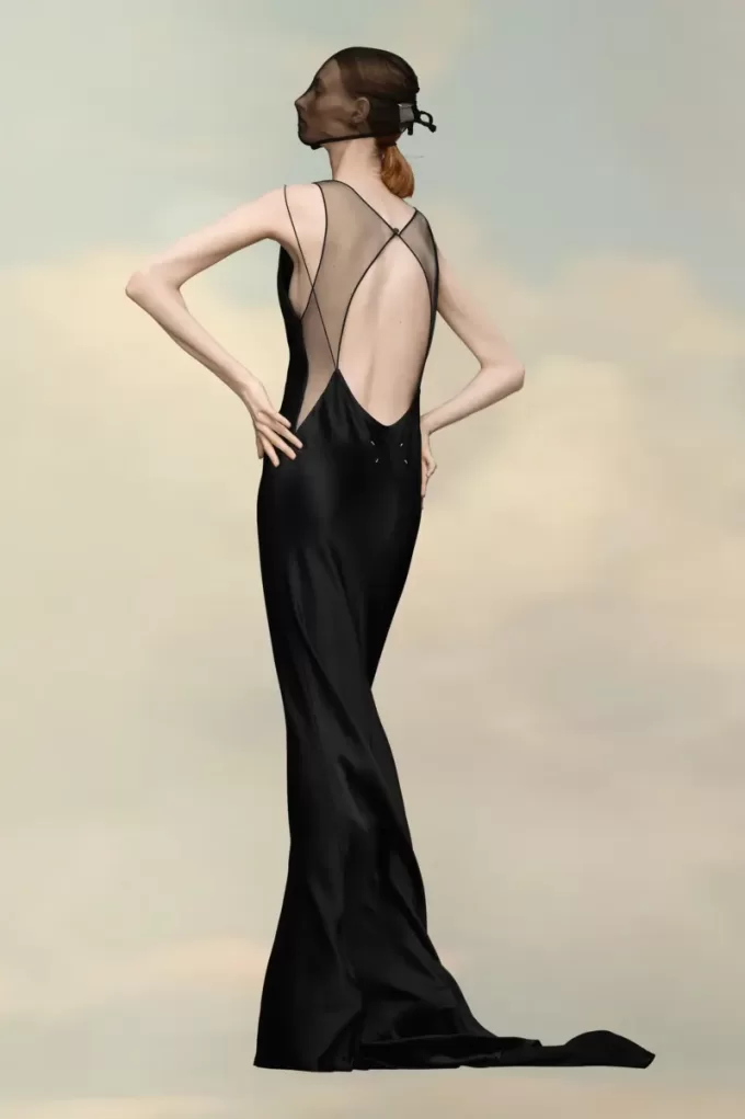 Vestido de satén martillado de Maison Margiela