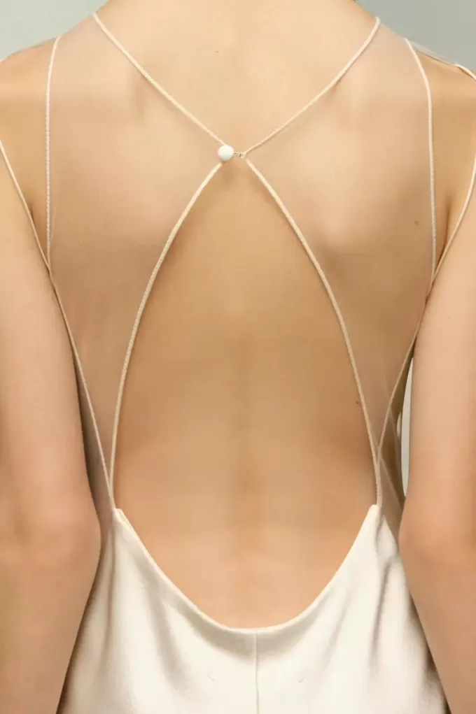 Vestido de satén martillado de Maison Margiela