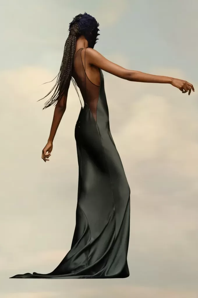 Vestido de satén martillado de Maison Margiela