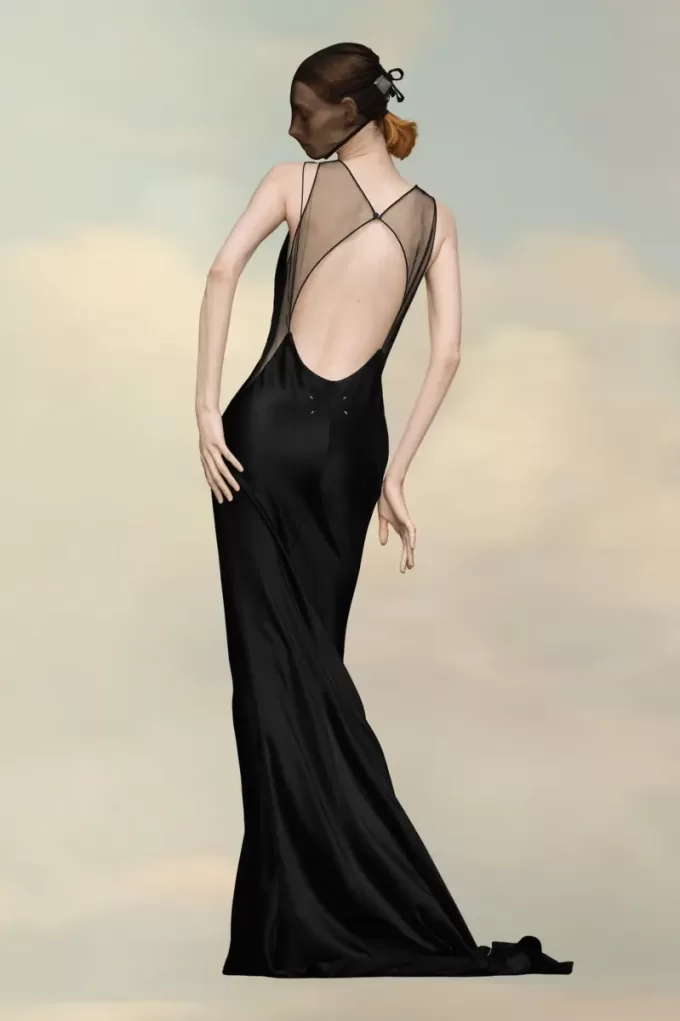 Vestido de satén martillado de Maison Margiela