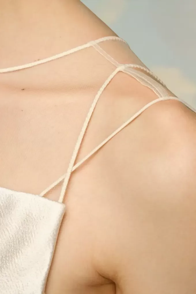 Vestido de satén martillado de Maison Margiela