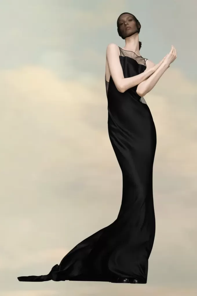 Vestido de satén martillado de Maison Margiela